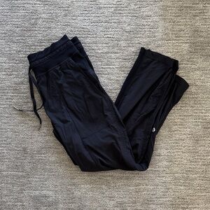 Lululemon Dance Studio Mid-Rise Pant Regular. Black size 4